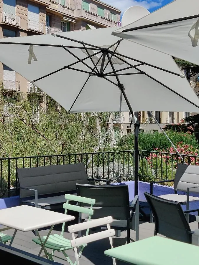 Hotel Les Cigales Niza 3*,