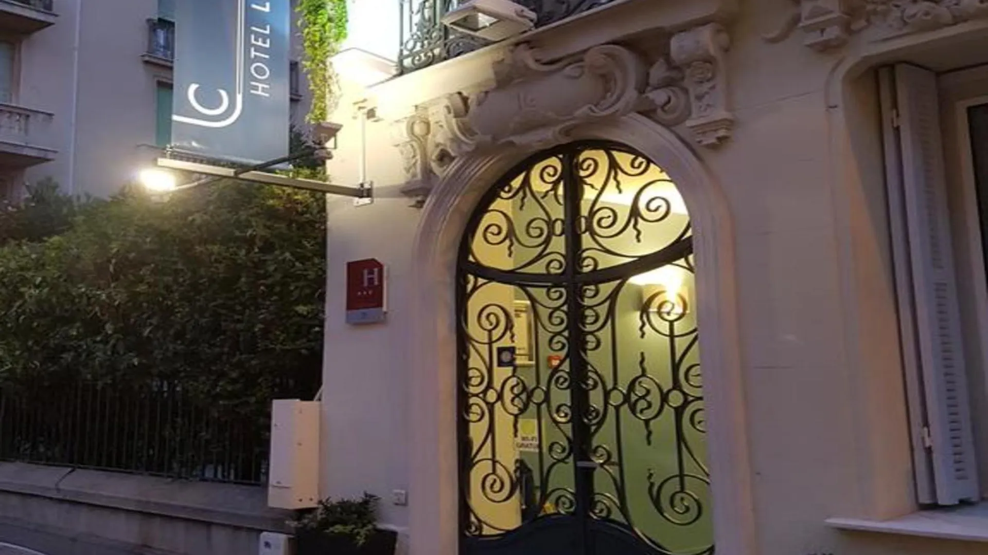 Hotel Les Cigales Niza 3*,