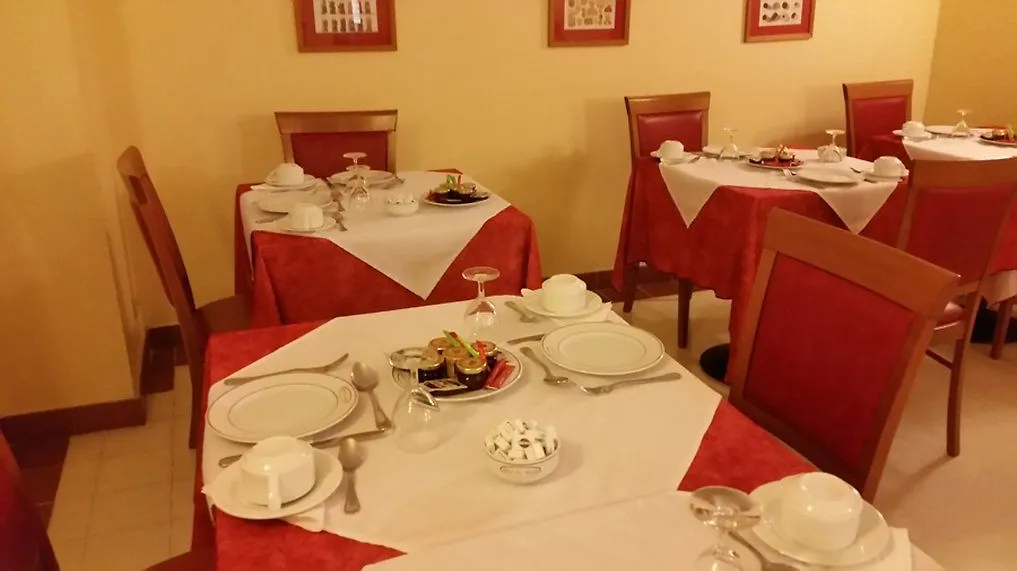 Hotel Les Cigales Niza 3*,